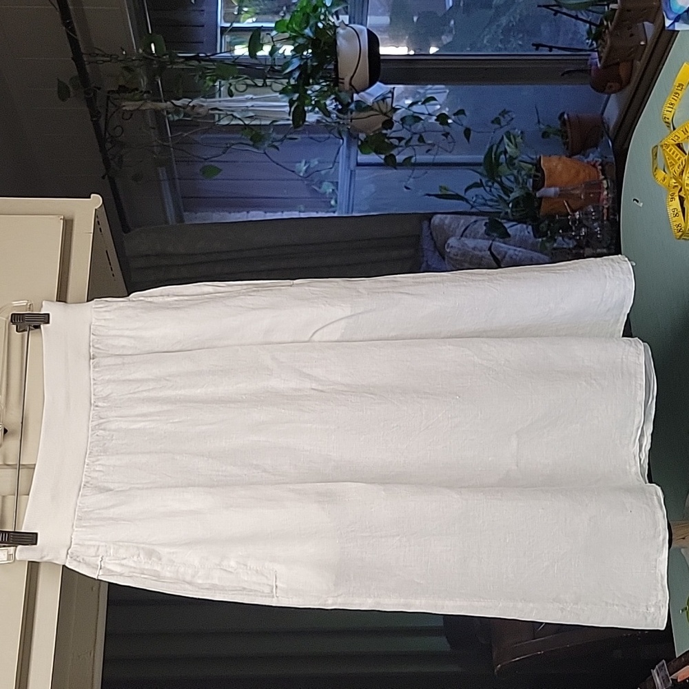 Made in Italy white linen skirt.